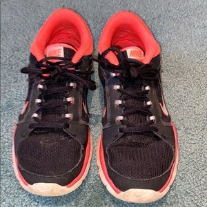 NIKE running shoes pink&black size 6